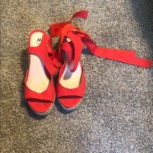 Red,woven shoes.